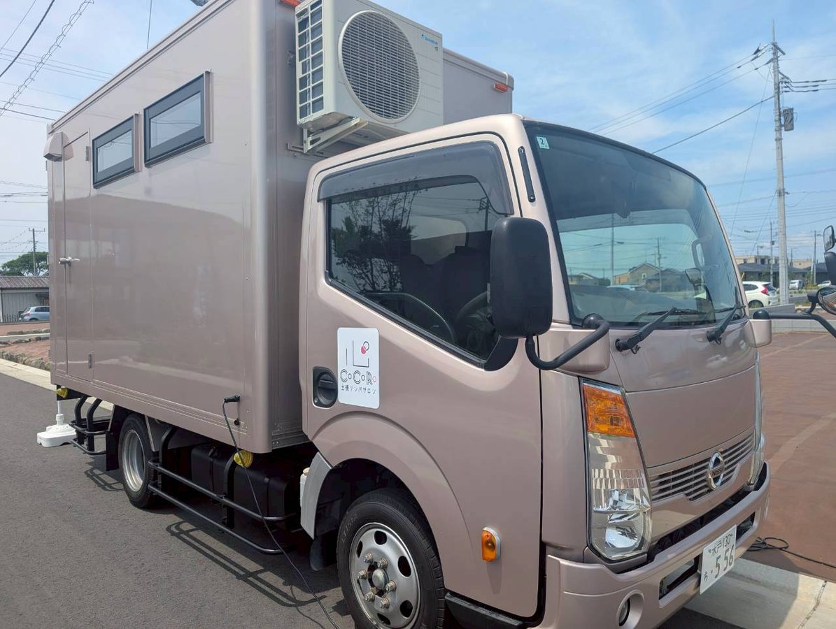 サロンカー前方